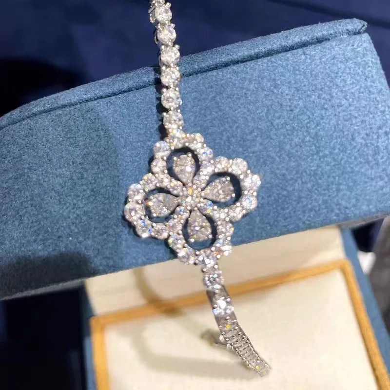 Foydjew 2023 New Trend Four-leaf Clover Design White/Blue Zircon Austria Crystal Bracelets Chain For Women Daily Accessories